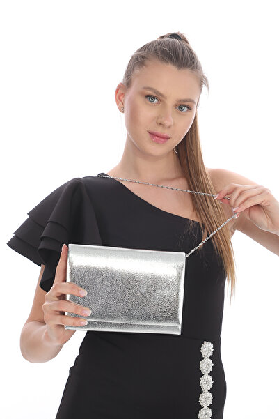 Piedra Geanta de rochie de seara din material cristal de culoare argintie cu capac magnetic, poate fi folosita in maini si cu curea