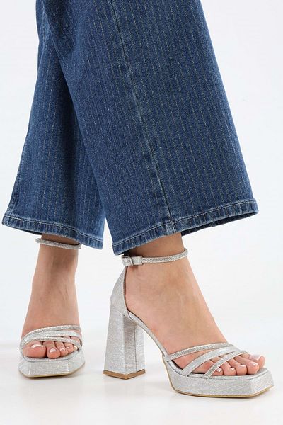 Shoeberry Damskie buty na obcasie na platformie Dian w kolorze srebrnego brokatu