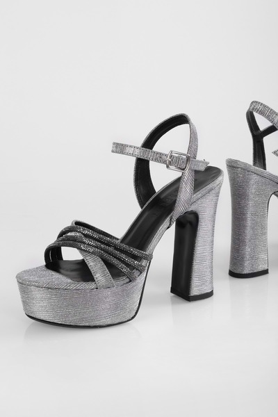 Shoeberry Dámské boty na podpatku Zulu Platinum Silvery Stone na platformě