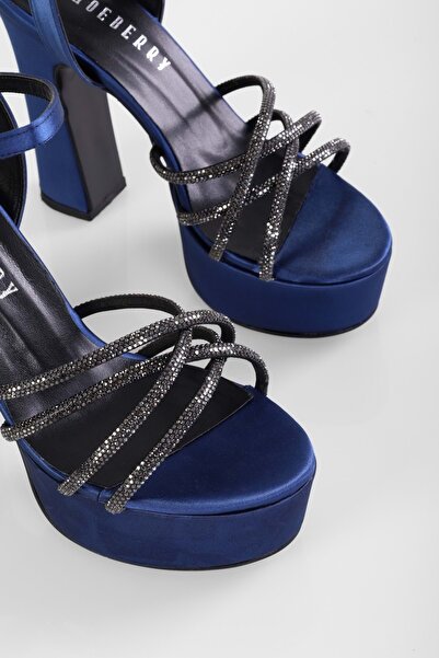 Shoeberry Жіночі туфлі Mersea синього кольору з атласу з камінням на платформі та підборах