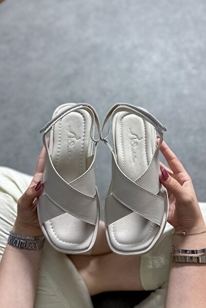 SHOEBELLAS Pami Bej Çapraz Detaylı Kadın Sandalet