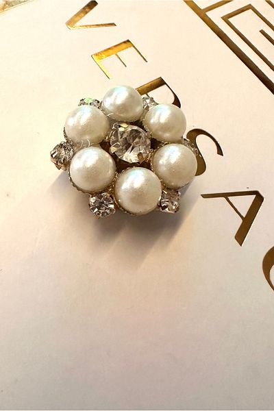 ODDA TASARIM ATÖLYESİ Button with flower pattern pearls and large ktistal stones attachment-decal bottom clip skinless seamless