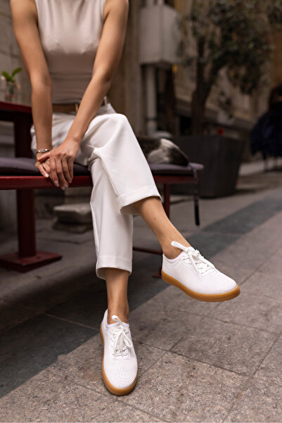 ANGELİNA JONES HALLA TENIS DE DAMA ALB DE CAPS