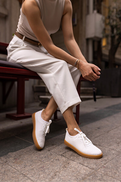 ANGELİNA JONES HALLA TENIS DE DAMA ALB DE CAPS