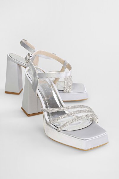 Shoeberry Dámské boty Merdia Silver Satin Stone na podpatku