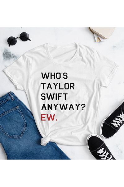POPULUS Cine este Taylor Swift de orice mod Ew Slogan Tricou alb
