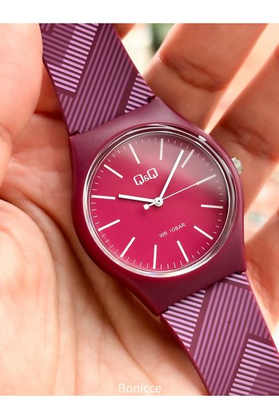 Q&Q Sea Green Silicone Cord 10 Bar Waterproof Women's Wristwatch - for Pool and Sea Use