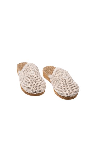 ALTUVATEKS Women's Braided Patterned Straw Slippers