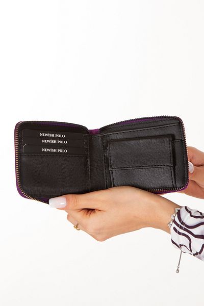 Newish Women's Zippered Card Holder and Wallet