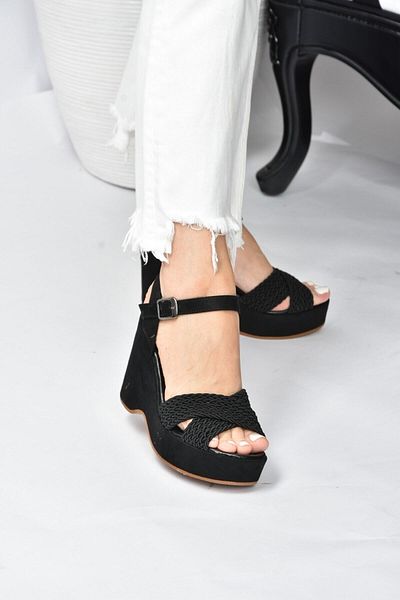 Fox Shoes Damenschuhe aus schwarzem Wildleder mit Keilabsatz