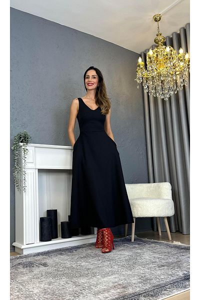 Atelier Derin Μαύρο μακρύ κομψό φόρεμα με λαιμόκοψη V