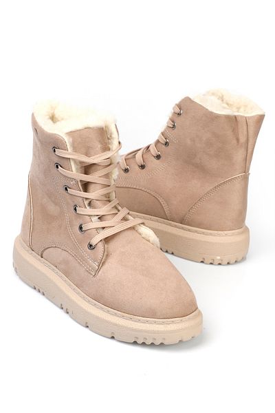 Capone Outfitters Damenstiefel aus Lammfell mit runder Zehenpartie