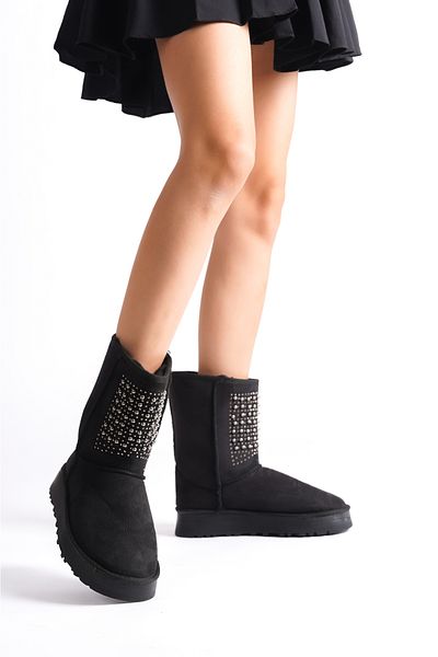 Capone Outfitters Beigefarbene Damenstiefel mit Fell innen und flacher Sohle mit mittelgroßen Steinen
