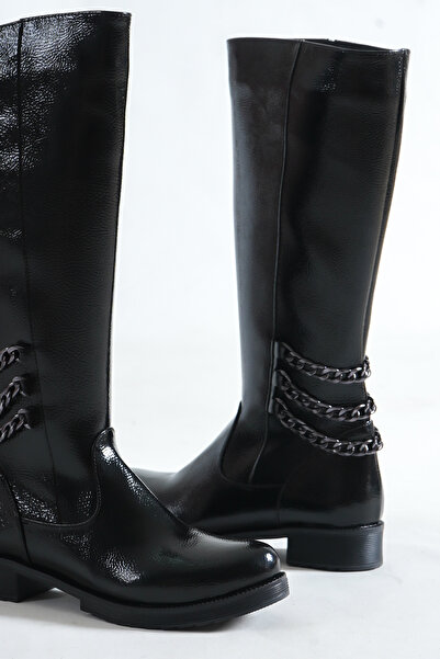 Capone Outfitters Dámské vrásčité lakované kožené boty s detailním zadním zipem pod kolenním řetízkem