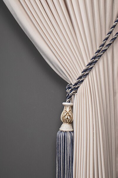 Saççax Exclusive Albastru Marin și Crem Culoare Alb Detaliu Carot Fundal Cort...