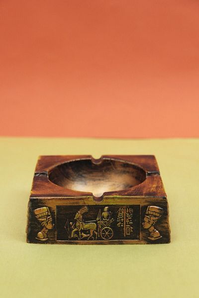 Esafe Home Vintage 3D Pyramid Square Ashtray