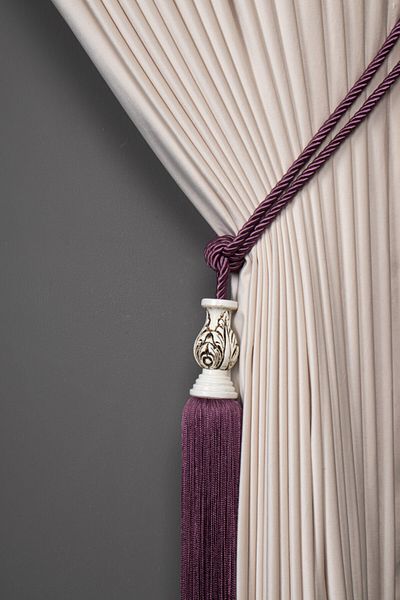 Saççax Exclusive اللون الأرجواني الأبيض الأساسية مفصلة خلفية الستار التعادل الكلاسيكية الباروك شرابة براكول