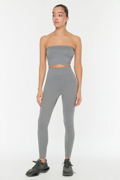 Trendyol Collection Graue, nahtlos/nahtlos gestrickte Sport-Leggings in voller Länge TWOAW20TA0071