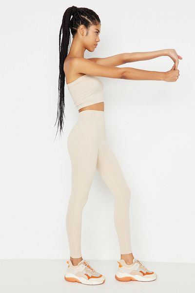 Trendyol Collection Beigefarbene, nahtlos/nahtlos gestrickte Sport-Leggings in voller Länge TWOAW20TA0071