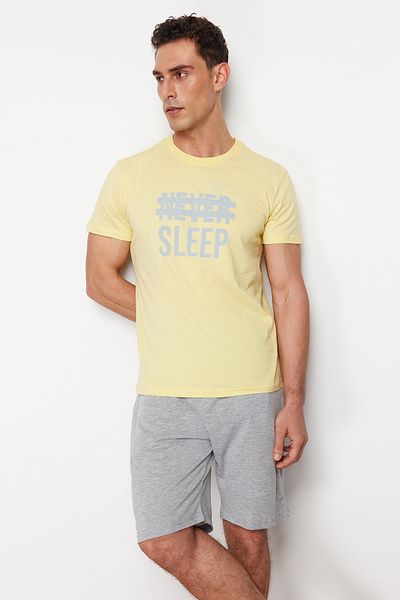 Trendyol Collection Gelbes Sommer-Pyjama-Set mit normaler Passform und Shorts – 100 % Baumwolle THMSS21PT0216