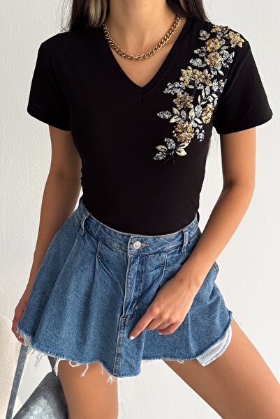 FEMELLE Dámské černé triko ze 100% bavlny s výstřihem do V na rameni Flitrový flitr s vyšívaným střapcem