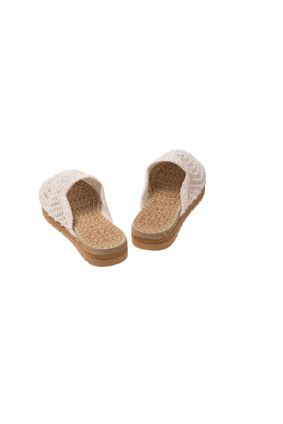 ALTUVATEKS Women's Braided Patterned Straw Slippers