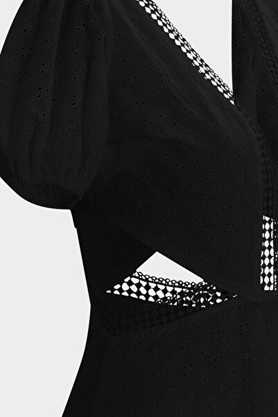 Açelya Okcu Fisto Detaylı Cut Out V Yaka Slim Fit Kadın Mini Elbise