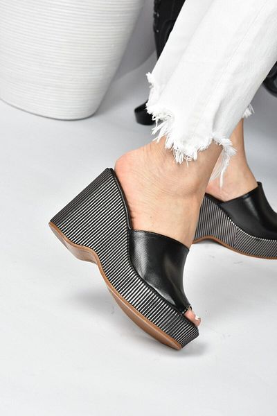 Fox Shoes Women's Black Wedge Heeled Slippers K250101509