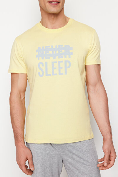 Trendyol Collection Gelbes Sommer-Pyjama-Set mit normaler Passform und Shorts – 100 % Baumwolle THMSS21PT0216