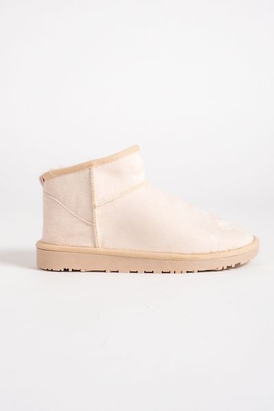 Capone Outfitters Mittelgroße Damenstiefel aus Fell mit dicker Sohle und runder Zehenpartie
