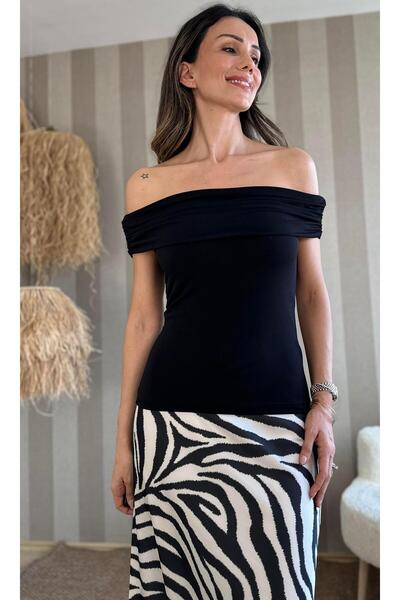 Atelier Derin Чорна блуза з широким коміром і декольте на плечах