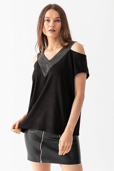 EtkiModa Γυναικεία μαύρη μπλούζα με λαιμόκοψη με λαιμόκοψη με λεπτομέρεια από αστραφτερό δίχτυ