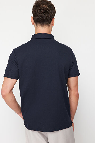 Trendyol Collection Tričko s vyšívaným pololímečkem v námořnické modré s texturou – pravidelný střih TMNSS24PO00046