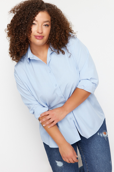 Trendyol Curve Világoskék, laza szabású, alap pamut, hosszú ujjú szőtt nagyméretű ing TBBSS22GO0319