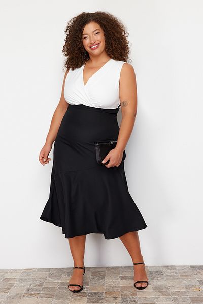 Trendyol Curve V-Neck Black Midi Dress - Color Block, Sleeveless - TBBAW24AH00070