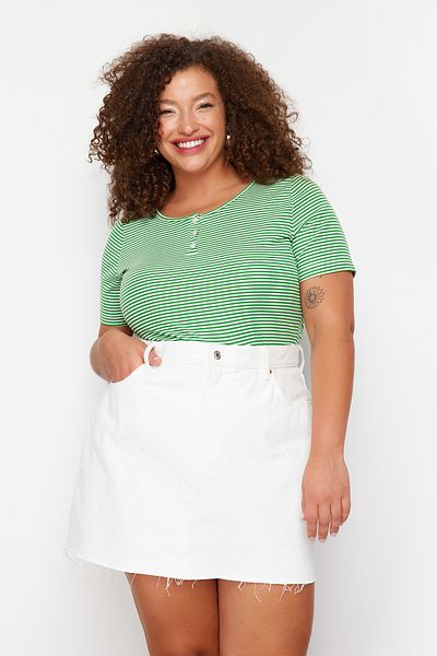 Trendyol Curve Weiß-grün gestreifte Strickbluse TBBSS24AF00090