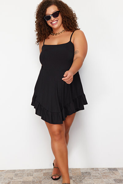 Trendyol Curve Černá Strappy Flounced Straight Mini pletená kombinéza s šortkami TBBSS24BG00000