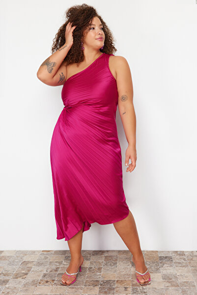 Trendyol Curve Φούξια ασύμμετρη κοπή σατέν πλισέ φόρεμα - με φόδρα, TBBSS24AH00155