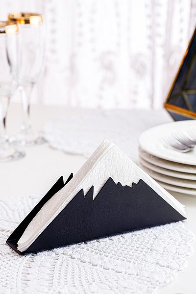 Doreline Mountain Motif Desktop Decorative Napkin Holder Towel Holder Black (size:21 X 8)