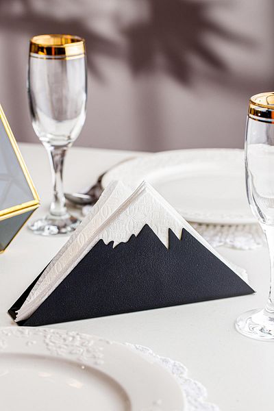 Doreline Mountain Motif Desktop Decorative Napkin Holder Towel Holder Black (size:21 X 8)