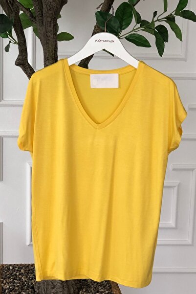 Yağmur Butik تي شيرت أساسي برقبة على شكل حرف V