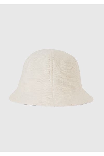 United Colors of Benetton Girl's Cream Solid Color Knitted Bell Hat