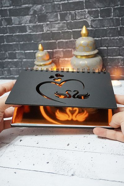 markcat Caiet A5 Swan Love Design din lemn negru - Agenda nedatată - Planificator săptămânal