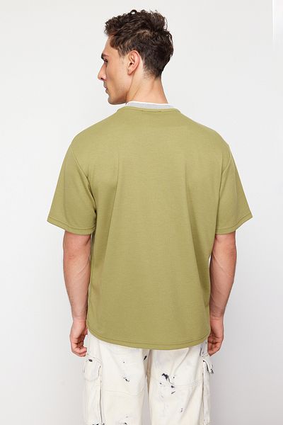 Trendyol Collection Περιορισμένη έκδοση - Χακί χρώμα Wide Cut Tricot Pique T-Shirt TMNSS23TS00079