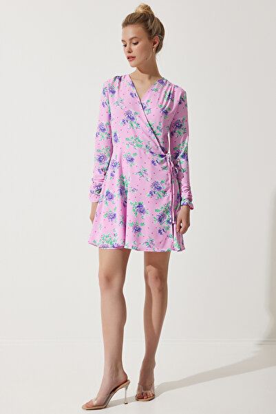 Happiness İstanbul Kadın Pembe Çiçekli Mini Anvelop Şifon Elbise UB00274