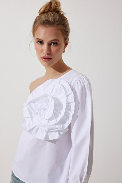 Happiness İstanbul Bluză albă de damă cu design premium cu accesorii cu flori FK00009