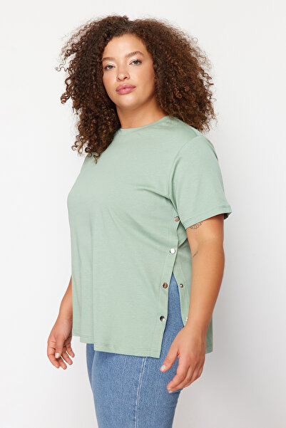 Trendyol Curve Mint Green – 100% bavlna Tričko Plus Size, Boyfriend Fit, Detail na zapínání na boku Tbbss24Bf00000