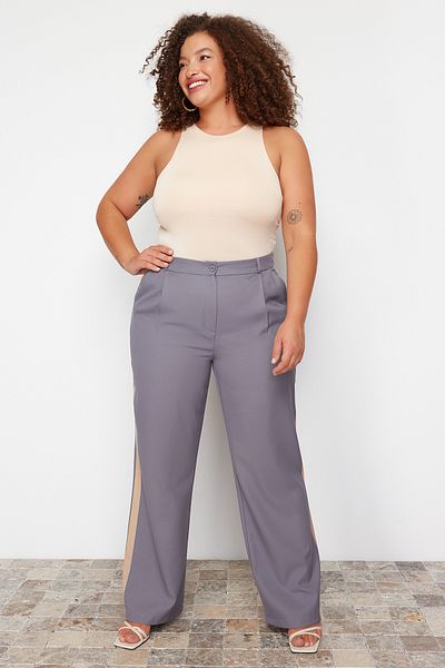 Trendyol Curve Grauer Webstoff mit hoher Taille – Hose mit weitem Bein und Seitennähten TBBSS24AR00018