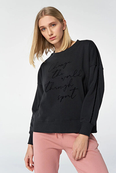 hummel 921655-2001 Siyah Önü Yazılı Bisiklet Yaka Kadın Sweat