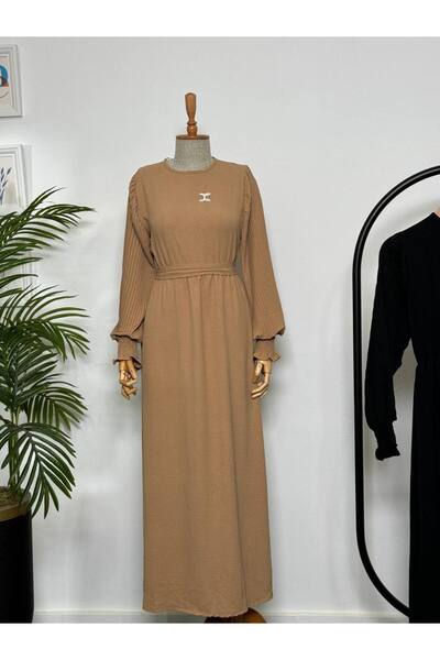 Esre Store 3979 - Kolları Pileli Broş Detaylı Elbise Bej